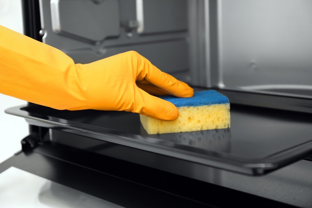 How to clean oven trays